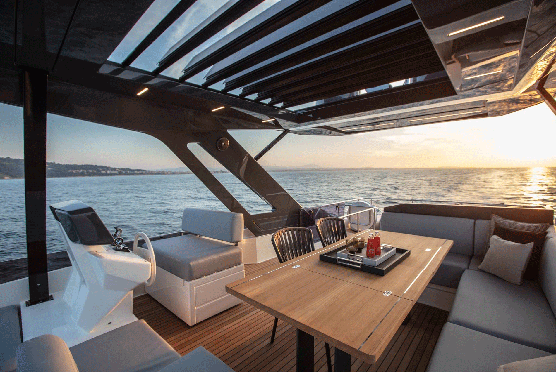 Ferretti Yachts 720 